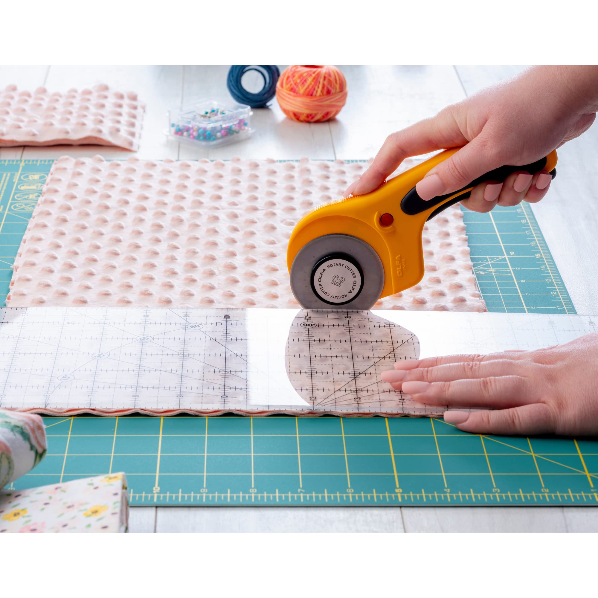 OLFA 60mm Ergonomic Squeeze-Handle Rotary Cutter (RTY-3/DX) - 12-Layer - Image 6